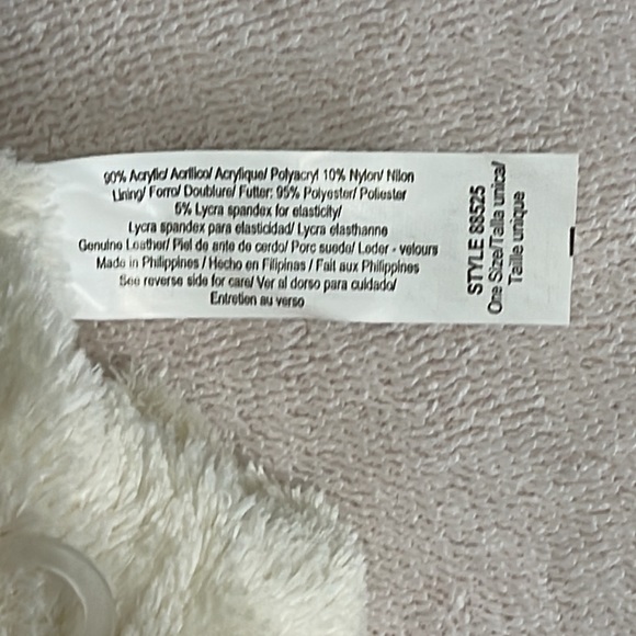 Isotoner Gloves | NWT | Super Soft & Luxury | Color Ivory - Picture 7 of 8